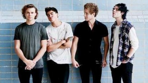 5 Seconds Of Summer estreiam no topo da parada britânica de álbuns