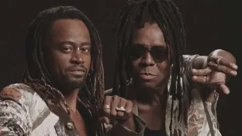 Toni Garrido muda a letra de "Girassol", do Cidade Negra, por ser "hetero e machista" e fãs reclamam