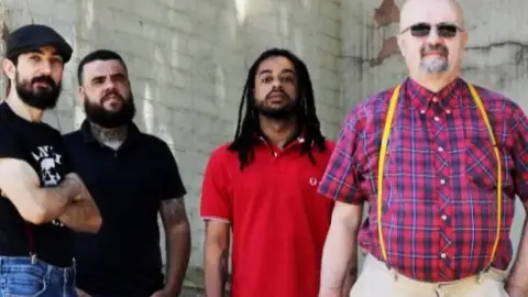 Garotos Podres passam por inquérito policial devido à letra de "Papai Noel, Velho Batuta"