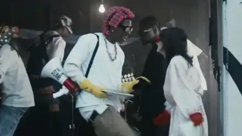 Winona Ryder, de Stranger Things, aparece de surpresa no clipe &ldquo;Punk Rocky&rdquo;, de A$AP Rocky. Veja!