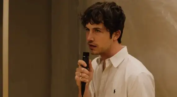 Assista ao novo clipe da banda, "Hide It Away", com a letra e a tradução!